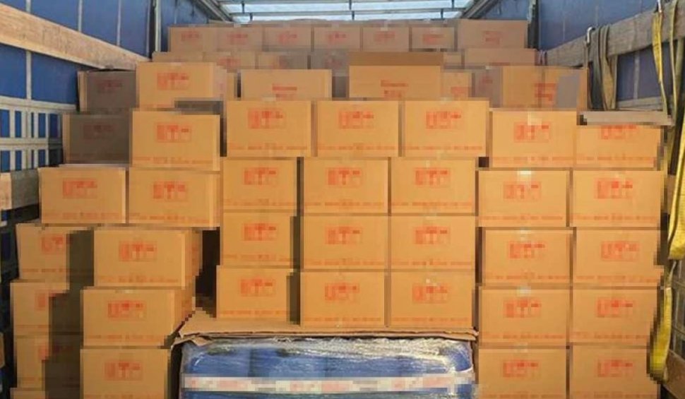 Zeci de tone de substanțe inflamabile fără documente, descoperite într-un camion, la Vama Giurgiu
