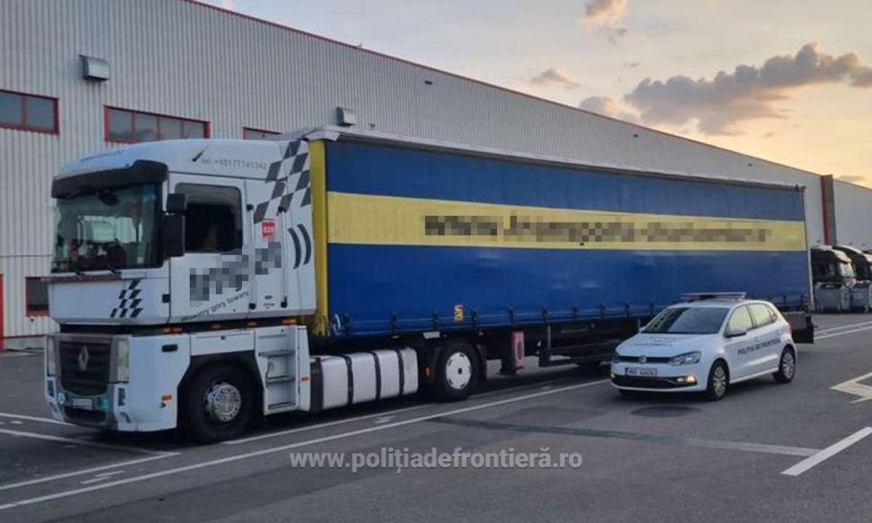 Zeci de tone de substanțe inflamabile fără documente, descoperite într-un camion, la Vama Giurgiu 856296