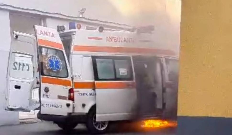Incendiu la o ambulanță în fața spitalului, în Constanța 856750