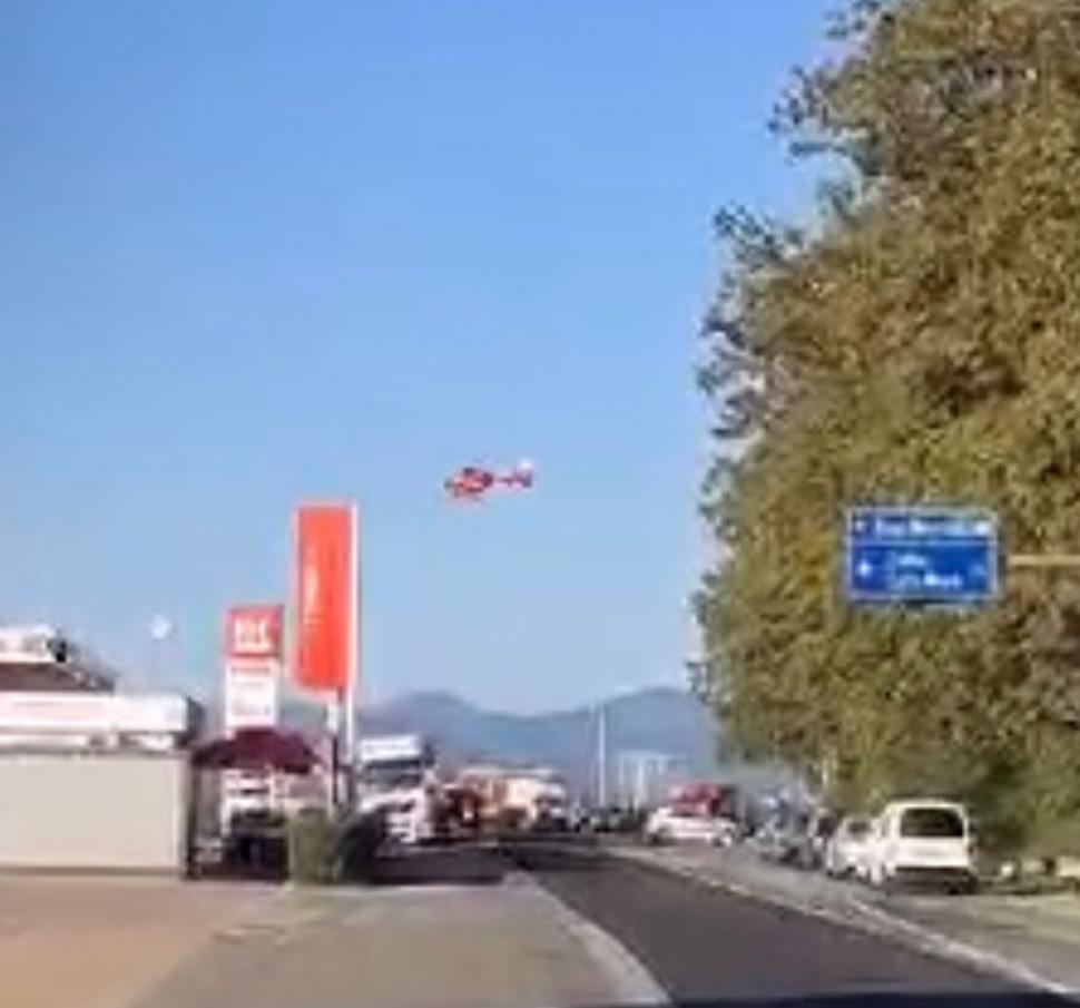 Mai mulți răniți, printre care și un copil, în urma unui accident grav între o mașină și un TIR, în județul Maramureș. A fost chemat elicopterul SMURD 856756