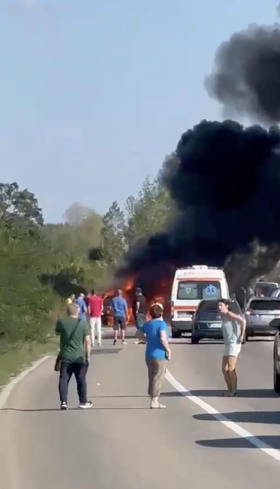 Un bărbat și doi copii, la un pas să-și piardă viața, după ce mașina în care se aflau a luat foc în mers, în Timișoara 856991