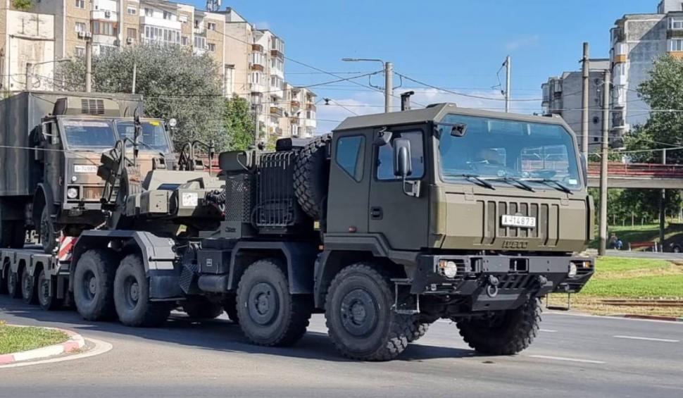 Un transport militar "a reușit" să rupă rețeaua electrică a tramvaielor, în Arad. Circulația acestora a fost suspendată 856968