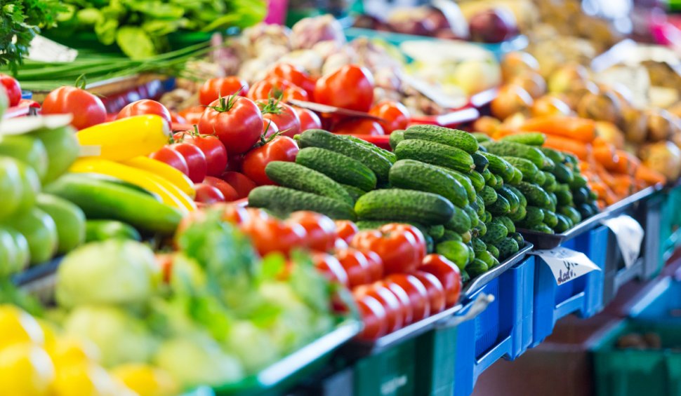 Prețurile medii la unele alimentele de bază au scăzut cu 49%, în august. Analiza făcută în magazine de Consiliul Concurenței