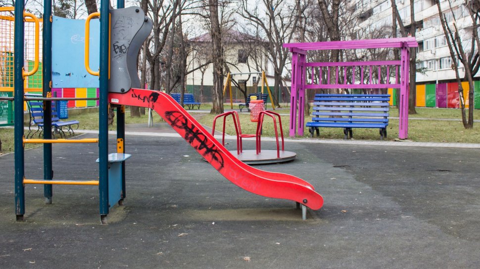 Un tânăr a fost găsit mort în parcul Orășelul Copiilor din București