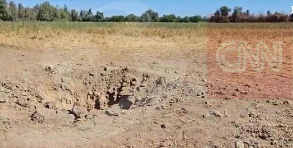 Imagini cutremurătoare cu craterul descoperit la locul căderii celei de a doua drone. Echipa Antena 3 CNN a ajuns la locul impactului, în Tulcea 857362