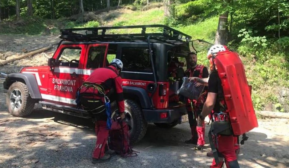 Salvamontiștii intervin pentru a salva o persoană care a făcut AVC pe munte, în Neamț