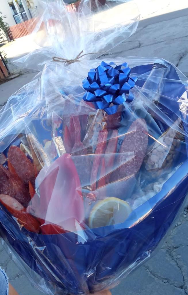 Buchetul de "flori", cu salam şi bere, ultima modă la evenimentele din Cluj 857496