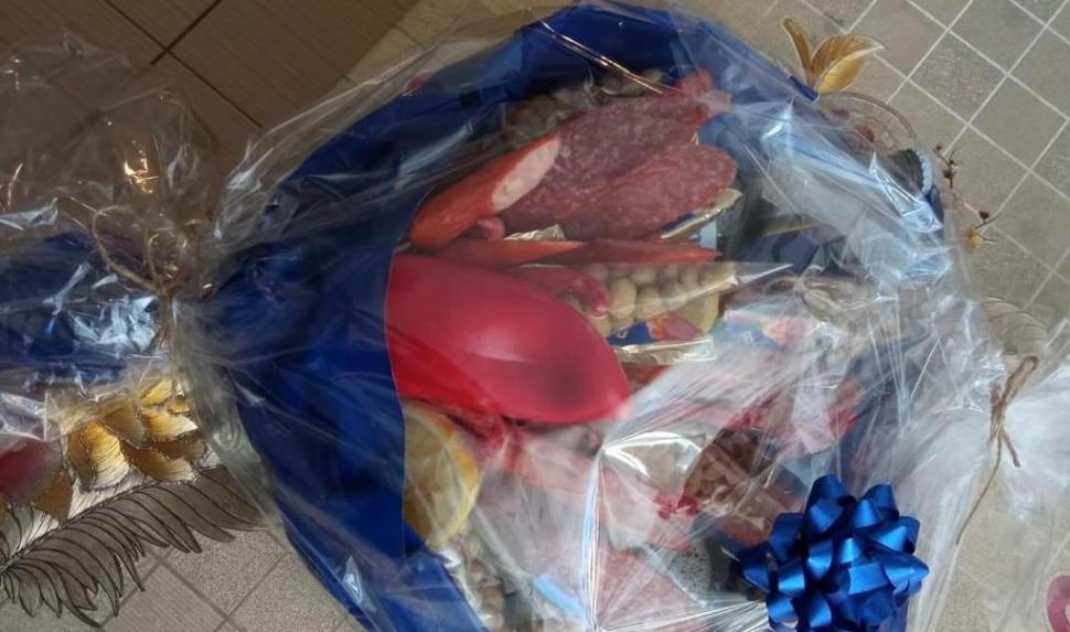 Buchetul de "flori", cu salam şi bere, ultima modă la evenimentele din Cluj 857497