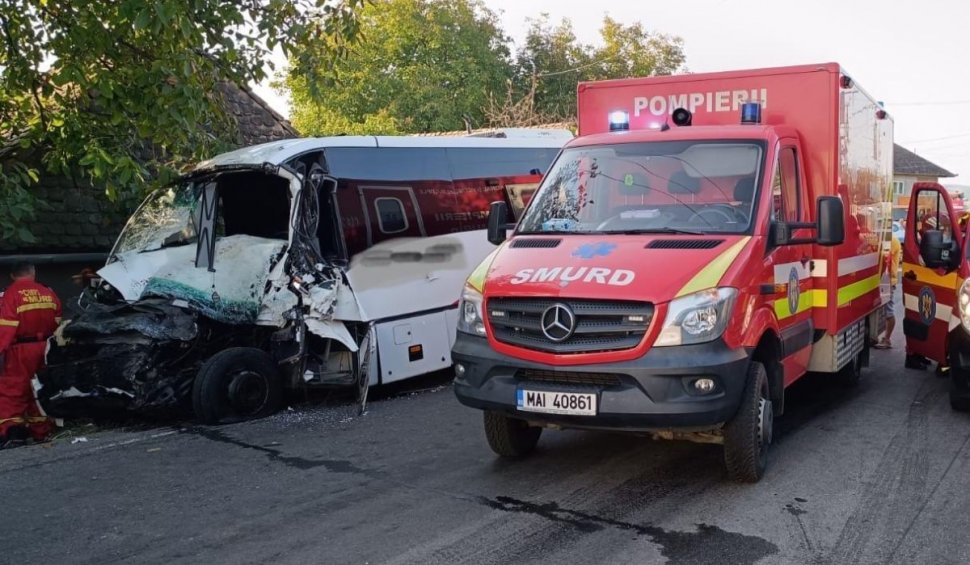 Microbuz spulberat de un TIR în Chibed, judeţul Mureş | Un şofer a murit, o femeie a fost preluată de elicopterul SMURD
