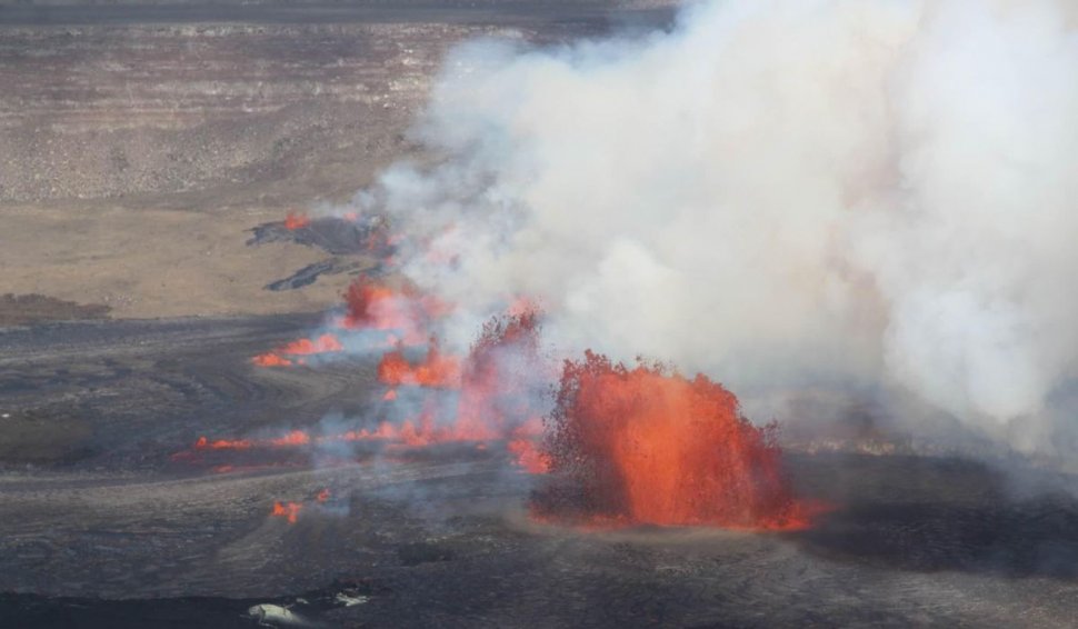 "Aici e casa lui Pele!" | Vulcanul hawaiian Kilauea erupe spectaulos, după o pauză de câteva luni
