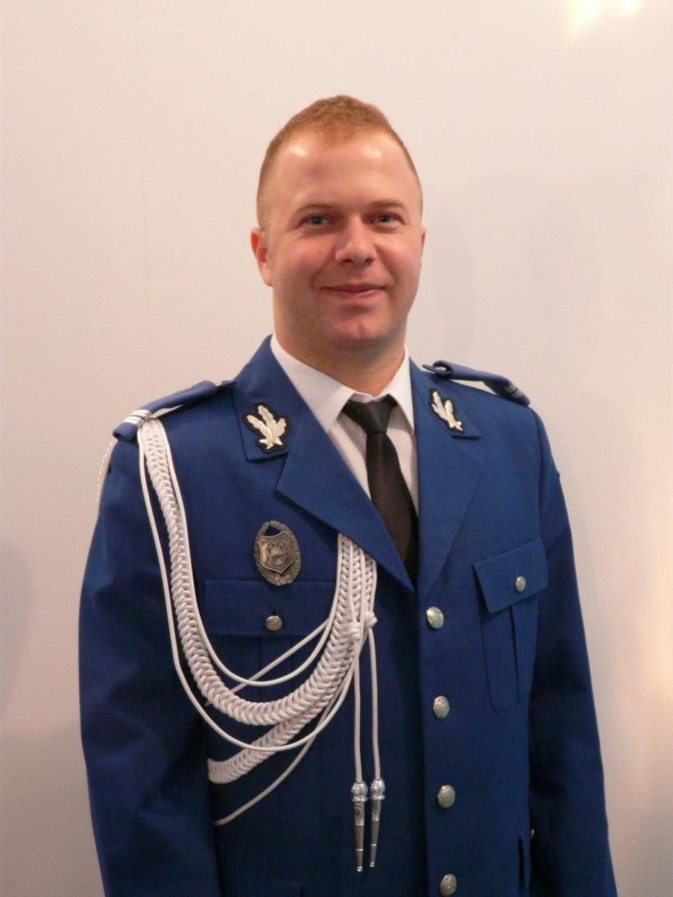 Omul potrivit la locul potrivit. El este Tănase Daniel, jandarmul aflat în timpul liber, care a salvat un copil smuls din brațele mamei, în Deva 857713