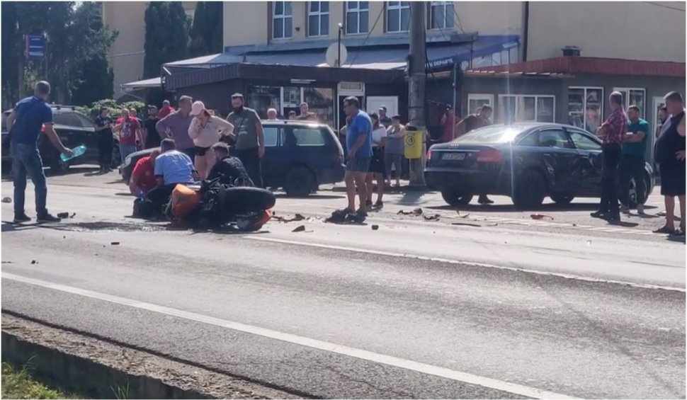 Accident grav între o mașină și o motocicletă, în Cluj. A intervenit elicopterul SMURD 