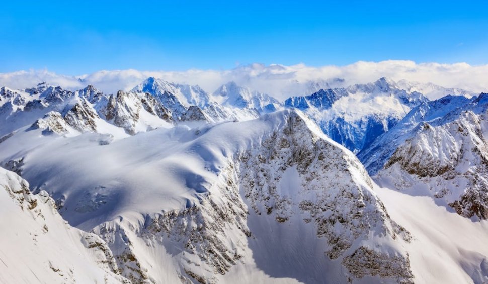 Descoperire uluitoare făcută de cercetători în interiorul Pământului: "Munți de cinci ori mai înalți decât Everestul"