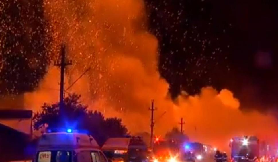 Klaus Iohannis i-a decorat pe pompierii răniți în exploziile de la Crevedia: ”Pentru curajul, devotamentul şi spiritul de sacrificiu” 857876