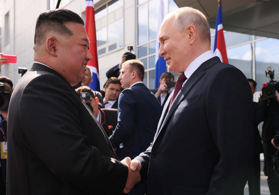 Vladimir Putin și Kim Jong Un, întâlnire la un cosmodrom din extremul orient al Rusiei. Cei doi şi-au strâns mâna timp de 40 de secunde 857777