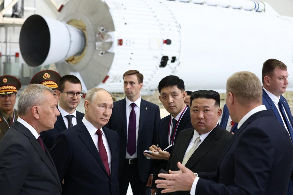 Vladimir Putin și Kim Jong Un, întâlnire la un cosmodrom din extremul orient al Rusiei. Cei doi şi-au strâns mâna timp de 40 de secunde 857783