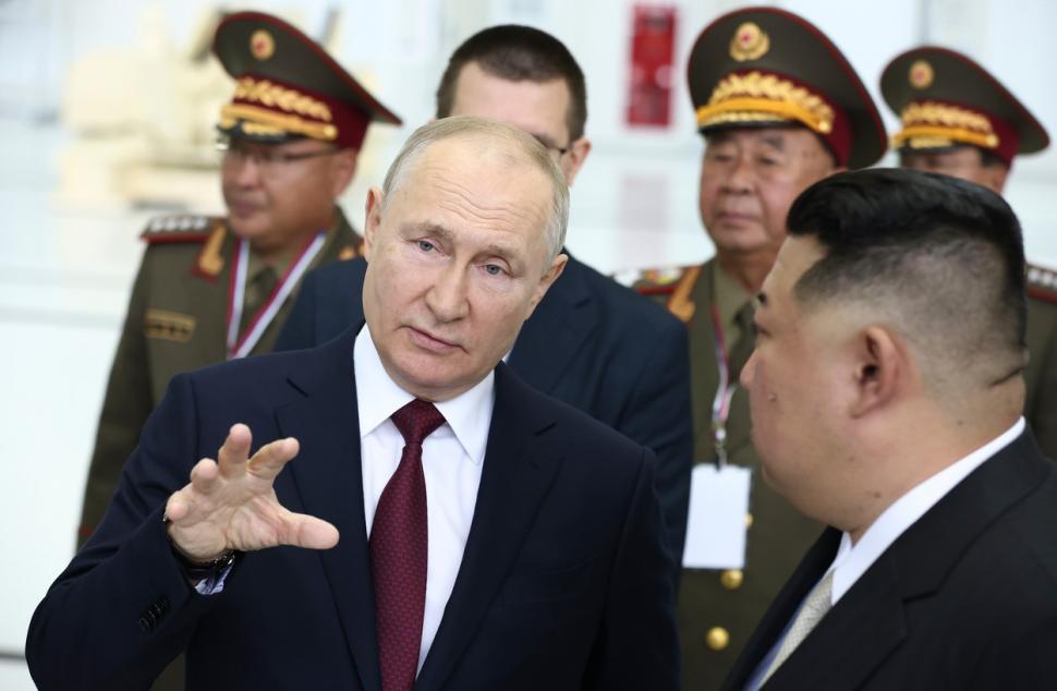 Vladimir Putin și Kim Jong Un, întâlnire la un cosmodrom din extremul orient al Rusiei. Cei doi şi-au strâns mâna timp de 40 de secunde 857785