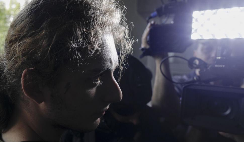 Tatăl lui Vlad Pascu, ieşire nervoasă de la DIICOT: A accelerat şi a intrat cu motocicleta în jurnalişti 858132