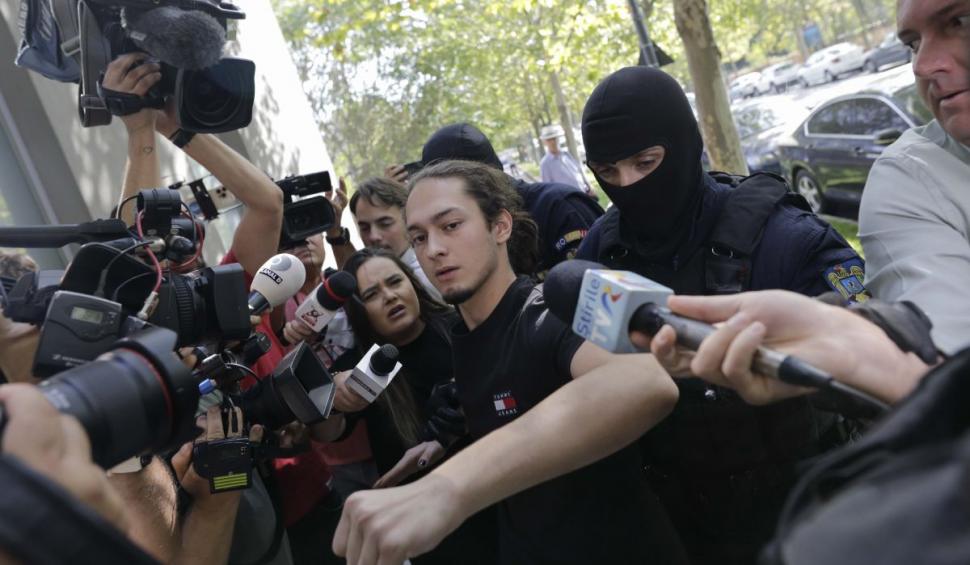 Tatăl lui Vlad Pascu, ieşire nervoasă de la DIICOT: A accelerat şi a intrat cu motocicleta în jurnalişti 858134