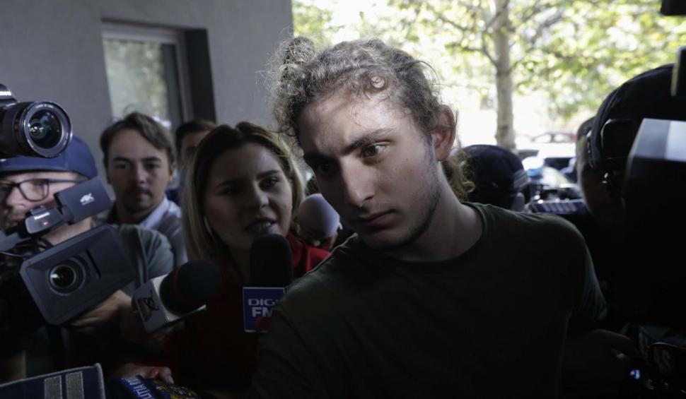 Tatăl lui Vlad Pascu, ieşire nervoasă de la DIICOT: A accelerat şi a intrat cu motocicleta în jurnalişti 858135