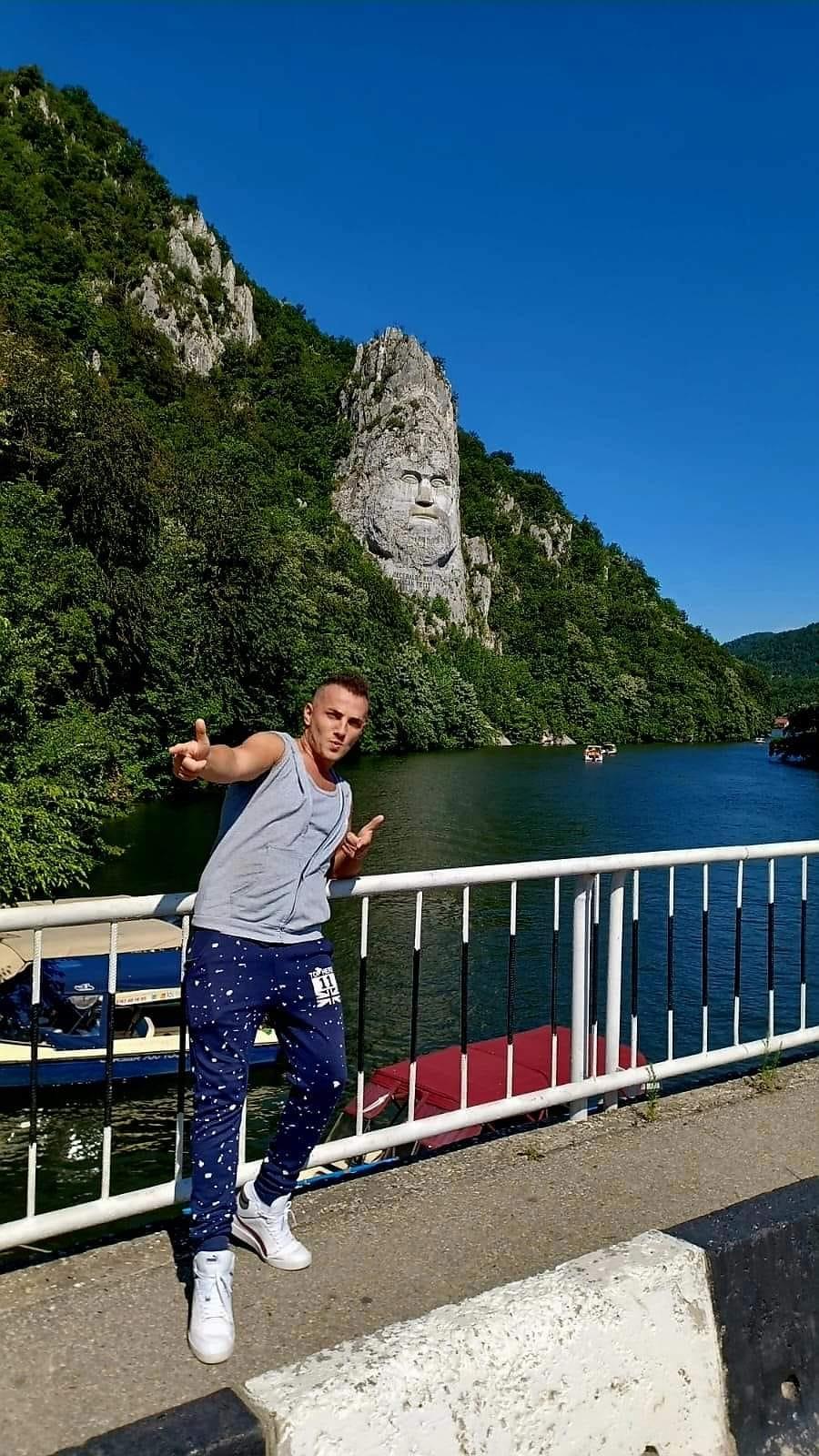 Mihai Trăistariu, păgubit de turiştii care i-au închiriat garsonierele de pe litoral: "Când aud de reparații, îmi pun mâinile în cap!” 858105