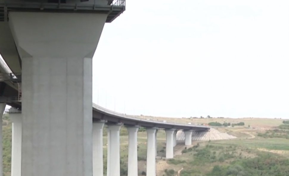 Cel mai înalt viaduct de autostradă din România are fisuri la unul dintre piloni