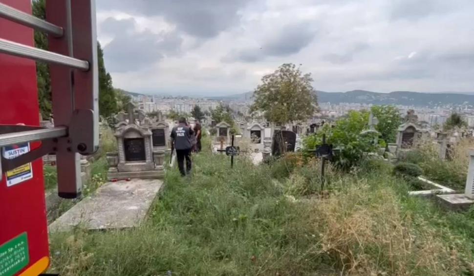O femeie a murit după ce a căzut o cruce peste ea într-un cimitir din Cluj 858309