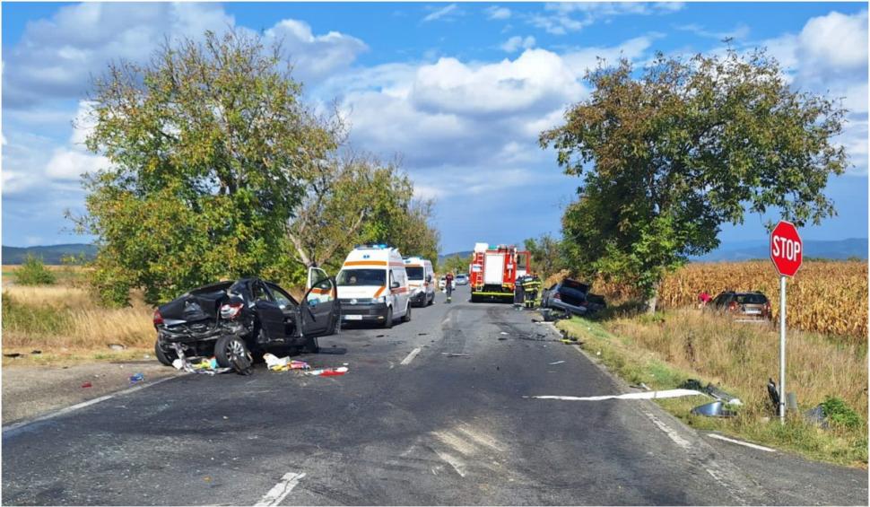 Accident grav în Hunedoara: Șapte victime, după ce trei mașini s-au ciocnit | A fost chemat elicopterul SMURD 858491