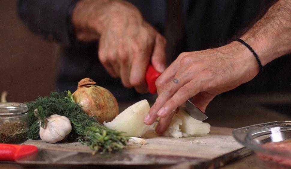 Andreia şi Ion Chiperi, invitaţi speciali în cea de-a doua ediţie "Gătit la costum", sezonul 5. "Dacă pierzi controlul, te întorci acasă" 858331