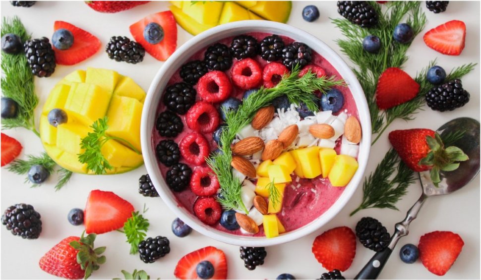 Fructele care previn afecțiuni digestive și asigură aportul necesar de fibre, vitamine și minerale 