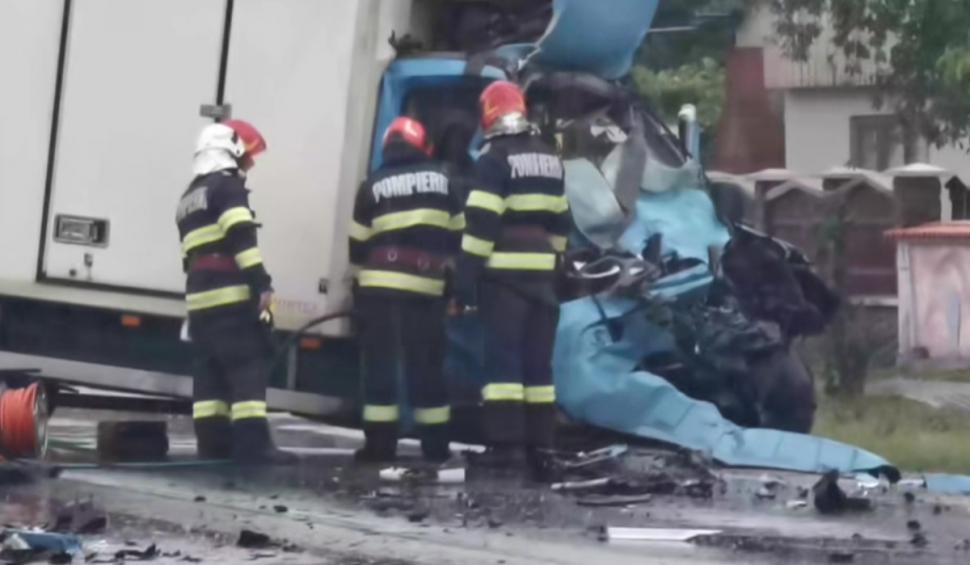 Accident mortal cu patru maşini pe DN 2 în Neamţ | O fată de 16 ani a murit, iar alte trei au fost rănite 858934