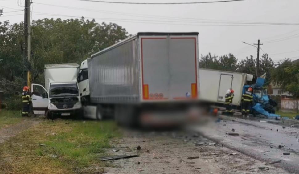 Accident mortal cu patru maşini pe DN 2 în Neamţ | O fată de 16 ani a murit, iar alte trei au fost rănite 858935