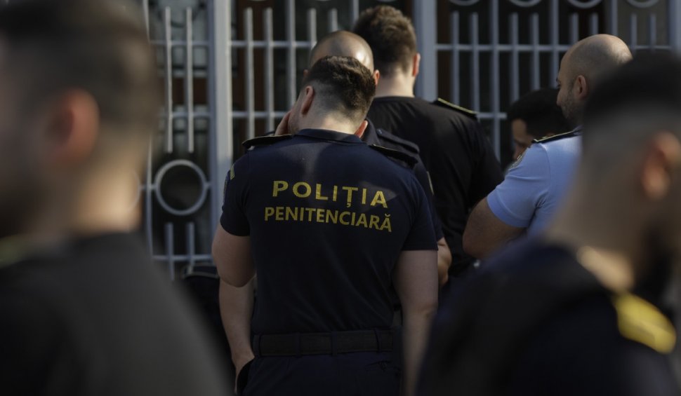 Angajații din penitenciare iau cu asalt Ministerul Finanțelor și blochează pușcăriile, din cauza măsurilor de austeritate anunțate de Guvern