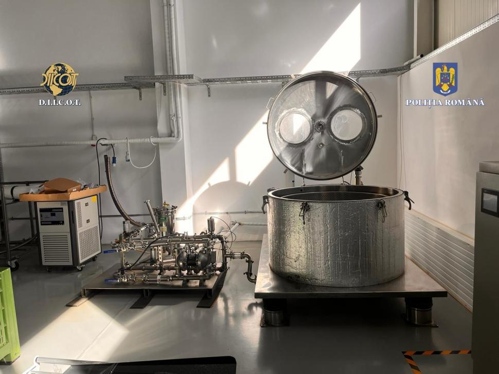 Prăjituri, jeleuri şi dispozitive de vapat cu droguri, vândute inclusiv copiilor de zeci de firme din toată ţara 858854