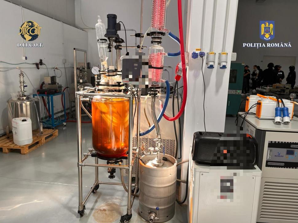 Prăjituri, jeleuri şi dispozitive de vapat cu droguri, vândute inclusiv copiilor de zeci de firme din toată ţara 858865