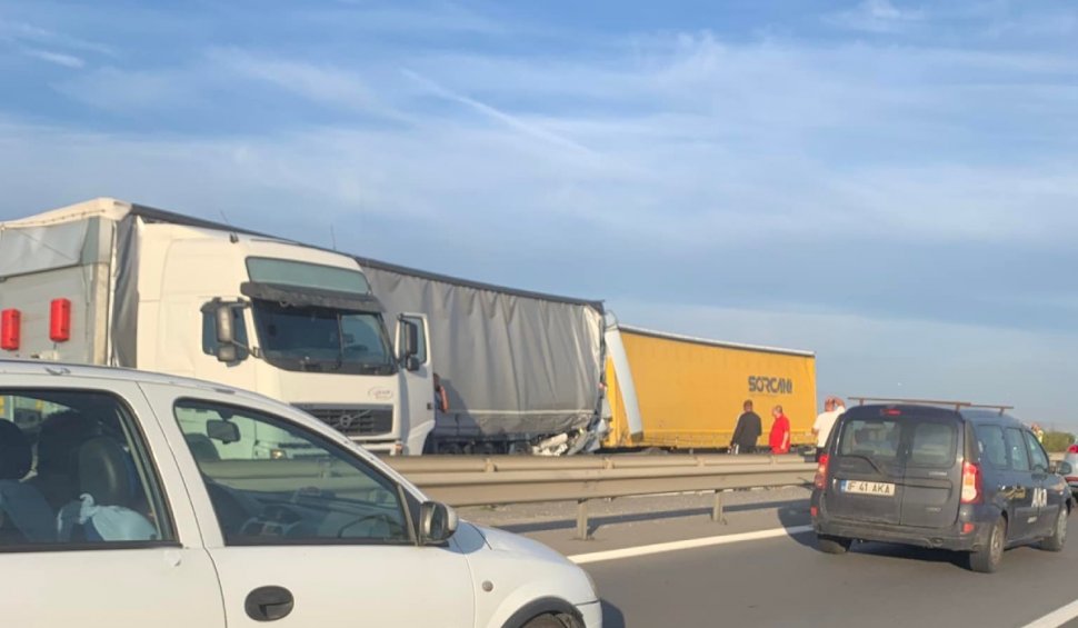 Trafic blocat pe Autostrada A1, lângă Ciorogârla, după un accident cu patru mașini. A fost chemat elicopterul SMURD