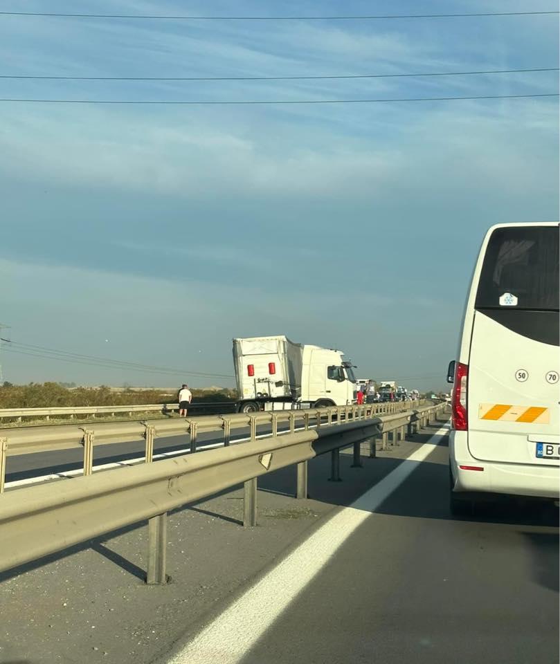 Trafic blocat pe Autostrada A1, lângă Ciorogârla, după un accident cu patru mașini. A fost chemat elicopterul SMURD 858797