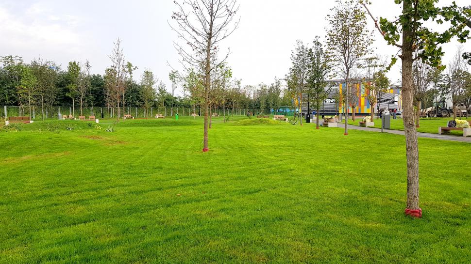 Cel mai nou parc din Bucureşti a fost deschis în Sectorul 4. Are fântână muzicală şi plajă ecologică 859175