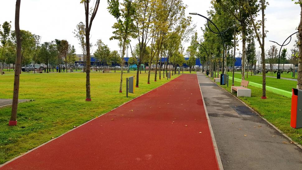 Cel mai nou parc din Bucureşti a fost deschis în Sectorul 4. Are fântână muzicală şi plajă ecologică 859179