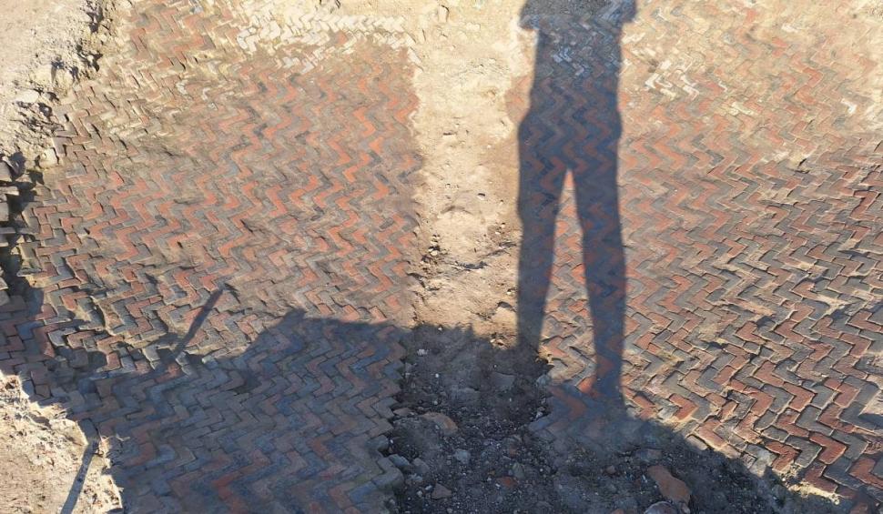 Descoperire fascinantă în Alba Iulia. Paviment roman găsit intact după aproape 2.000 de ani 859216