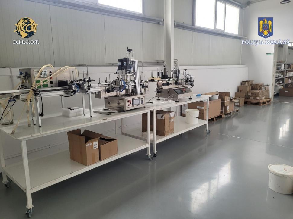 Un polițist ambala dulciuri cu droguri în "Fabrica de vise" din Iași  | Un psiholog și un canadian, printre cei reținuți 859072