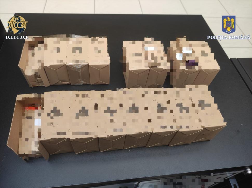 Un polițist ambala dulciuri cu droguri în "Fabrica de vise" din Iași  | Un psiholog și un canadian, printre cei reținuți 859076