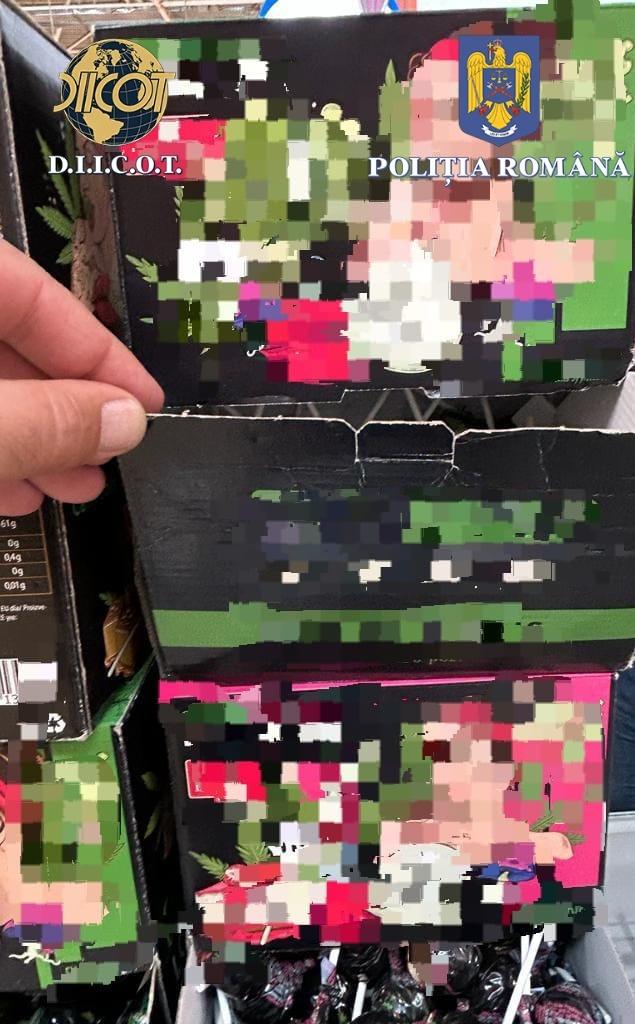 Un polițist ambala dulciuri cu droguri în "Fabrica de vise" din Iași  | Un psiholog și un canadian, printre cei reținuți 859077