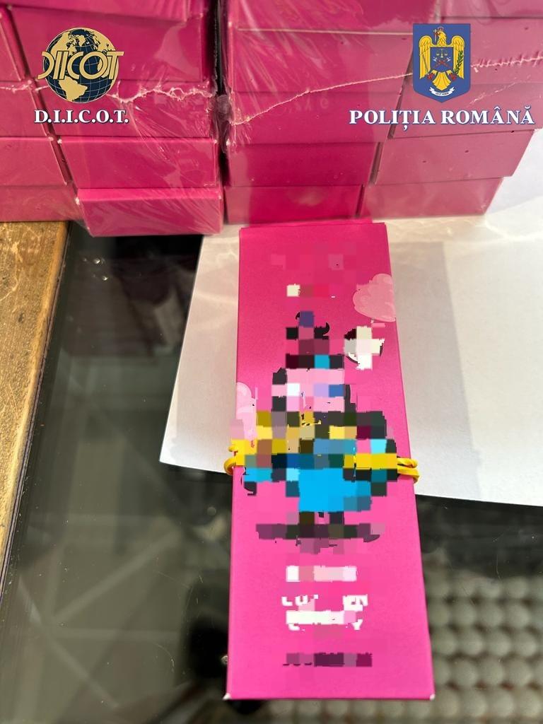 Un polițist ambala dulciuri cu droguri în "Fabrica de vise" din Iași  | Un psiholog și un canadian, printre cei reținuți 859078