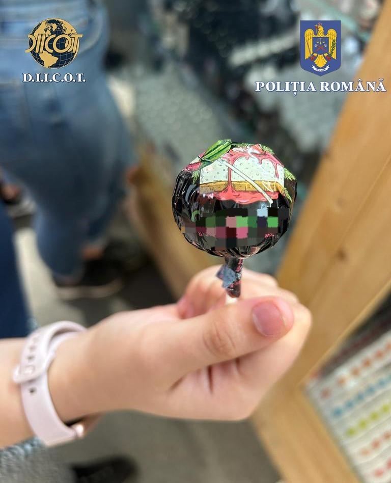 Un polițist ambala dulciuri cu droguri în "Fabrica de vise" din Iași  | Un psiholog și un canadian, printre cei reținuți 859081