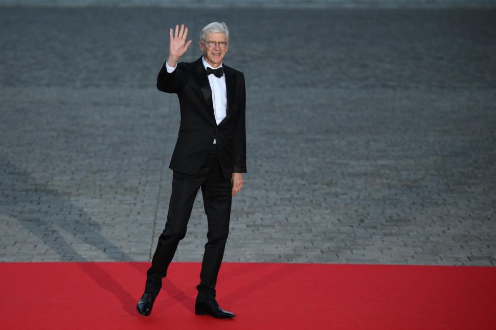 Regele Charles al III-lea și regina Camilla, primiți cu mare fast la Versailles. Primele doamne au optat pentru aceeaşi culoare la ţinutele de seară 859199