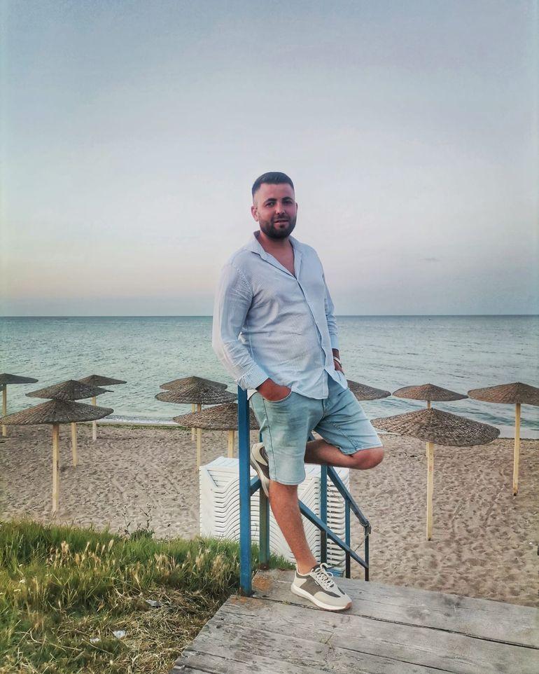 El este Marius, unul din cei patru bărbaţi care au murit în explozia de la Călimăneşti. Avea 29 de ani, abia făcuse nunta și aștepta un copil 859363