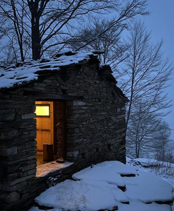 Un bărbat face senzație pe Youtube. Fiecare episod al său începe cu liniștea din munți 859424