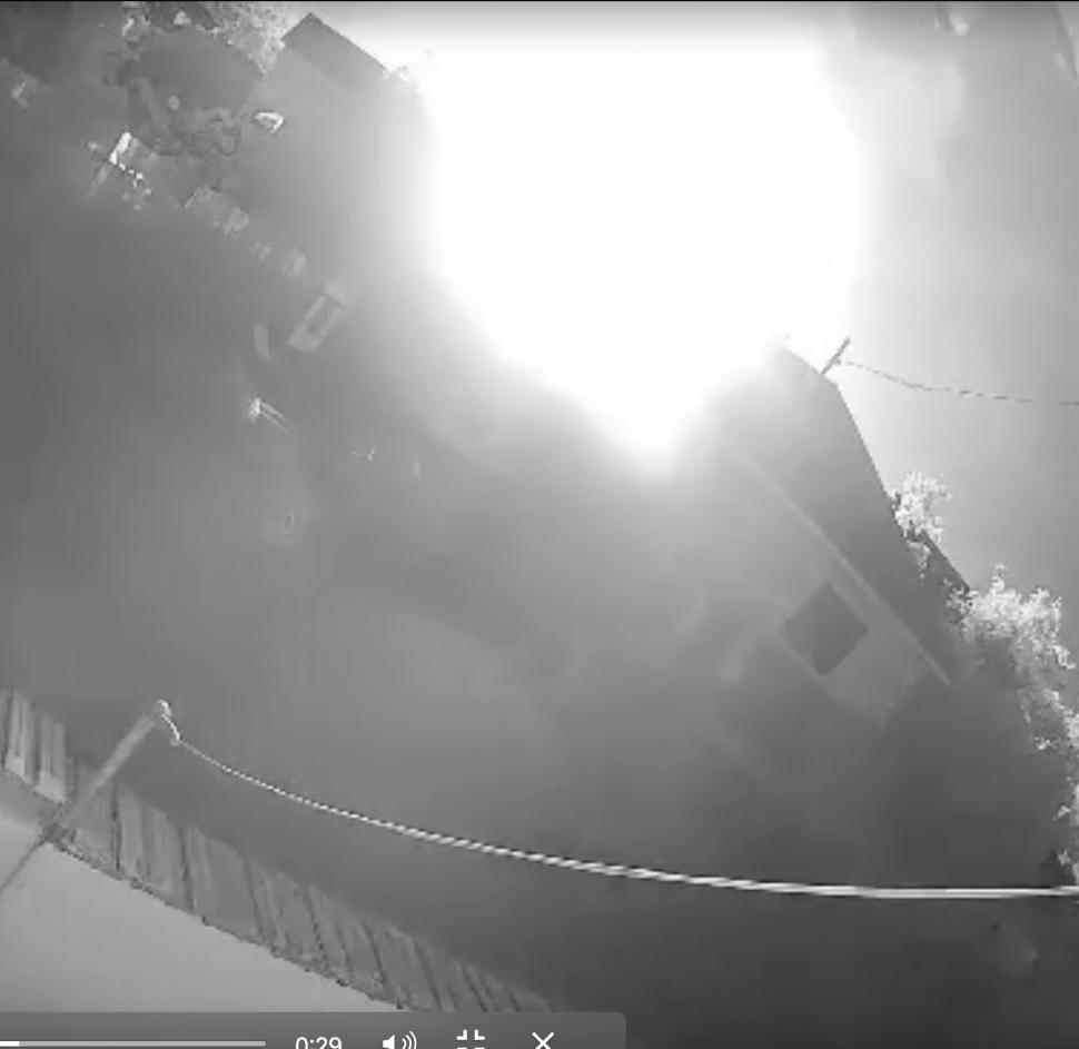 Momentul exploziei de la magistrala de gaz din Călimăneşti, surprins de o cameră de supraveghere  859234