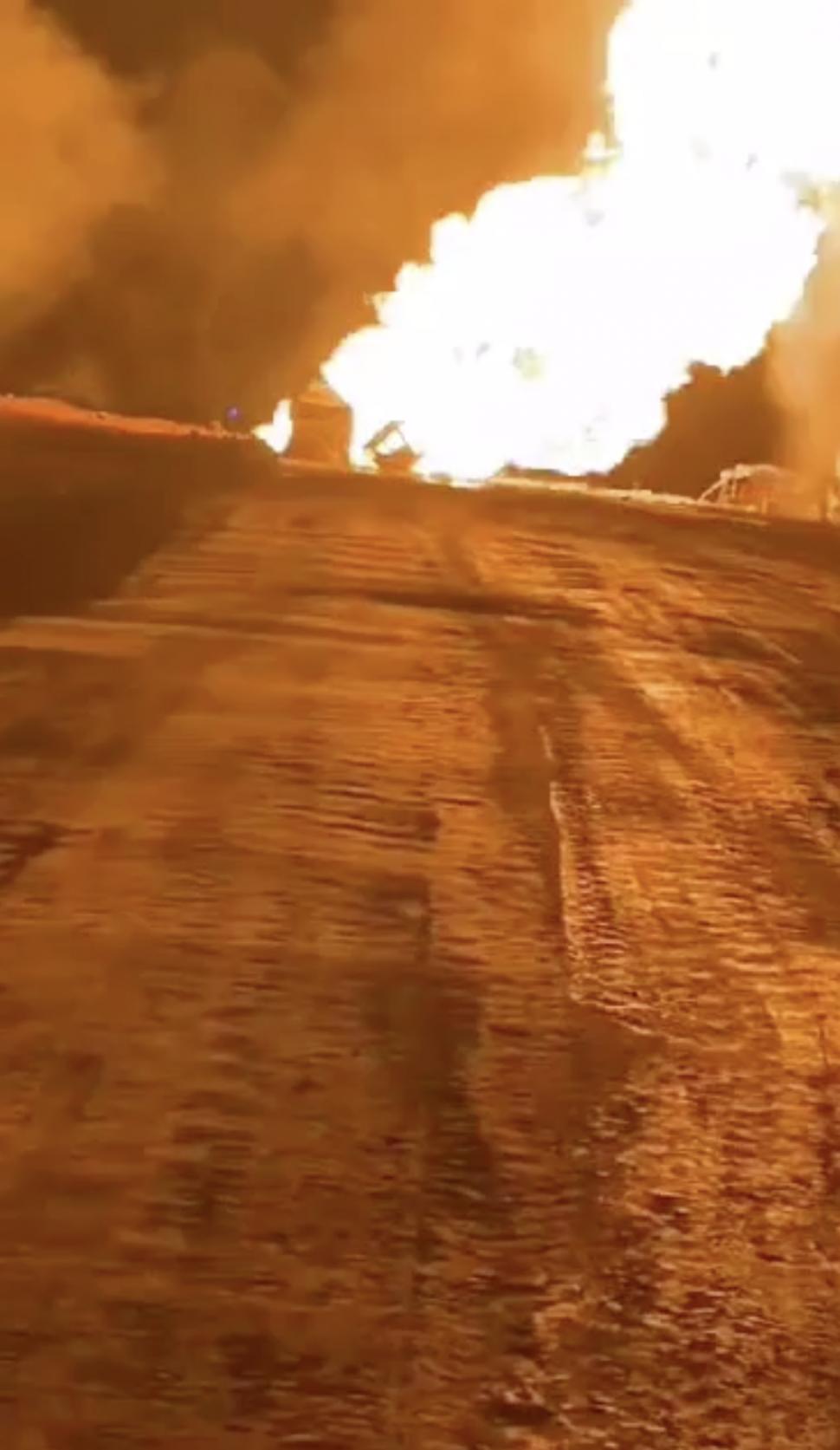 Momentul exploziei de la magistrala de gaz din Călimăneşti, surprins de o cameră de supraveghere  859235